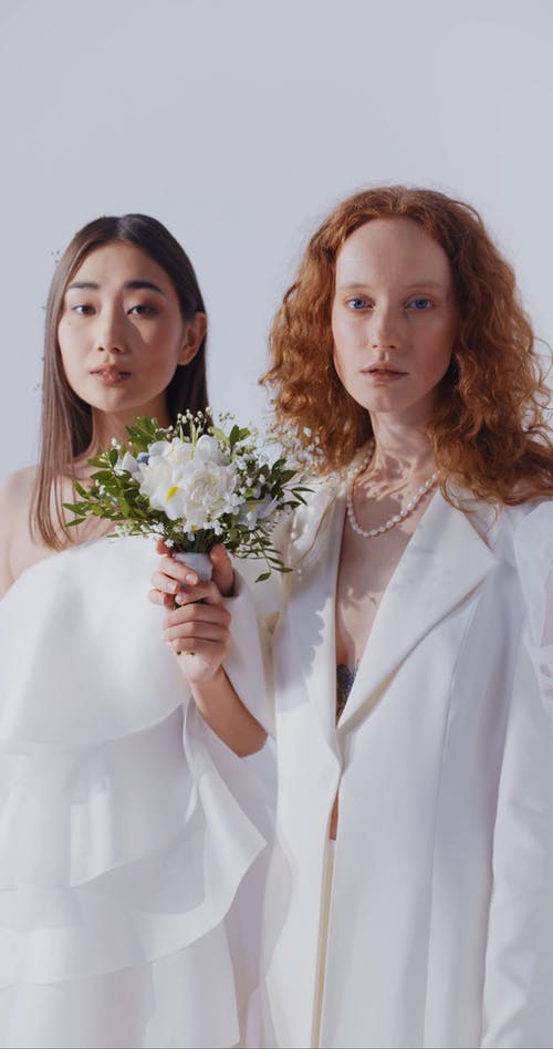 有关一对, 一束鲜花, 仪式的免费素材视频