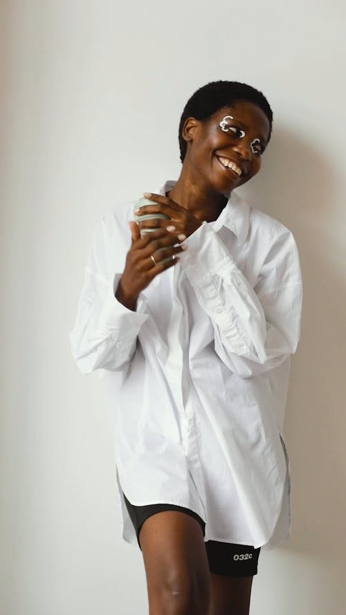 有关不倒翁, 垂直视频, 女人的免费素材视频