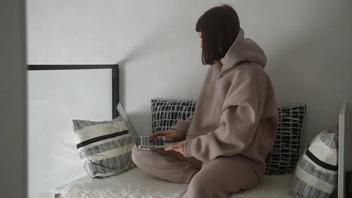 有关3C用品, MacBook, Throw Pillows的免费素材视频