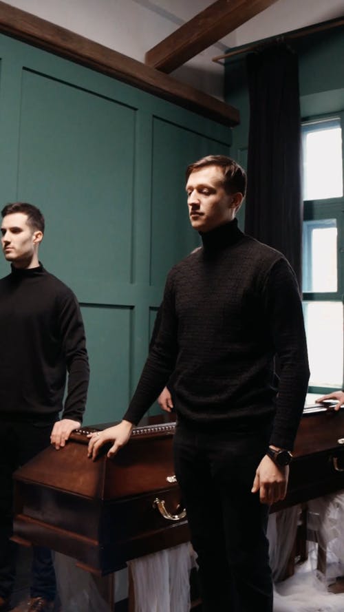 有关pallbearers, 亲戚们, 低角度拍摄的免费素材视频