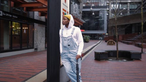 有关倚, 户外, 握住的免费素材视频