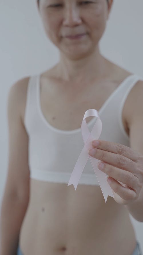 有关乳腺癌, 垂直视频, 女人的免费素材视频