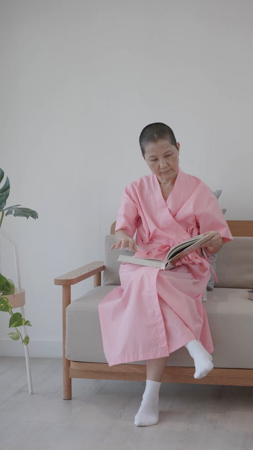 有关剃光, 双腿交叉, 和服的免费素材视频