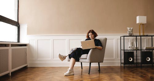 有关假体, 假腿, 双腿交叉的免费素材视频