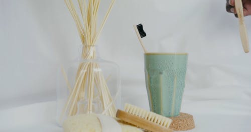 有关手, 杯子, 梳洗的免费素材视频