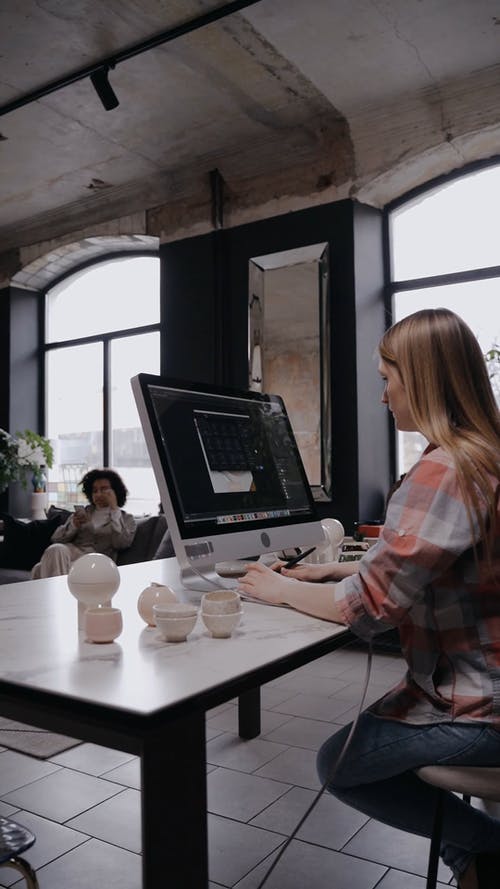 有关商业, 垂直视频, 女人的免费素材视频