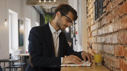 有关人, 休闲服装, 侧面图的免费素材视频
