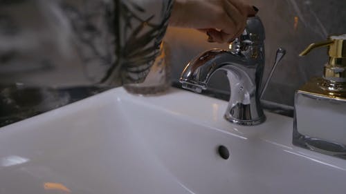 有关下沉, 手, 打开的免费素材视频