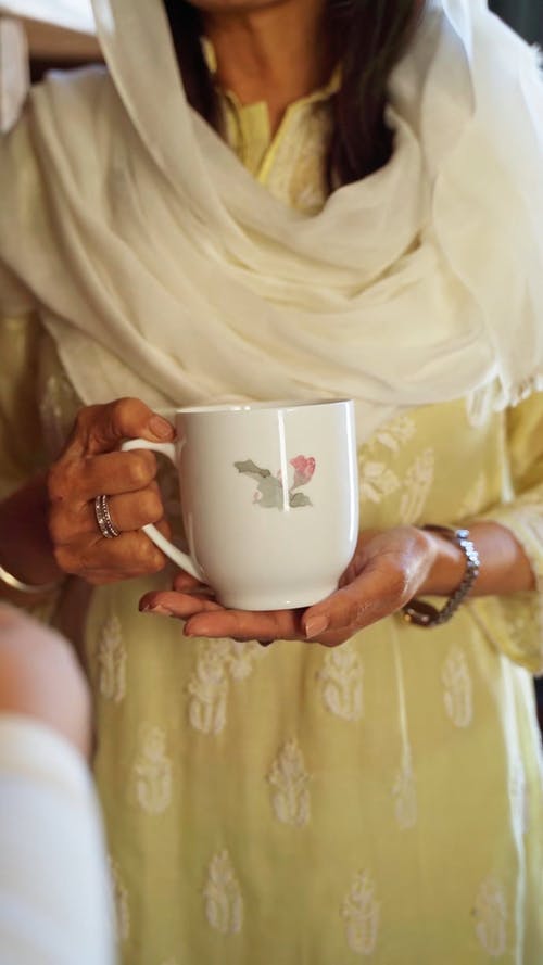 有关围巾, 垂直视频, 女人的免费素材视频