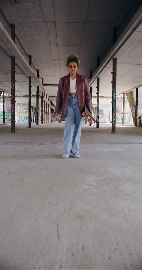 有关休闲装, 垂直视频, 太阳镜的免费素材视频