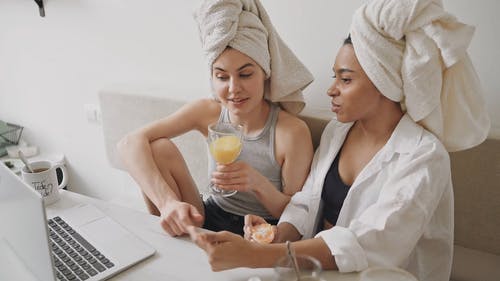 有关在家, 女人, 女性的免费素材视频