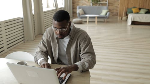 有关3C用品, 一杯咖啡, 商人的免费素材视频