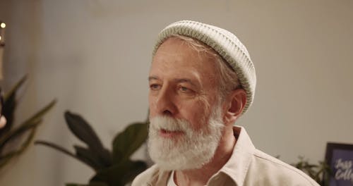 有关（顶部有小羊毛球的）羊毛帽子, 一对, 享受的免费素材视频