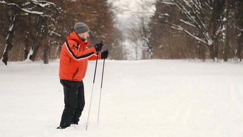 有关下雪, 下雪的天气, 人的免费素材视频