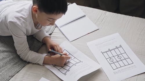 有关儿童, 哀思, 回答的免费素材视频