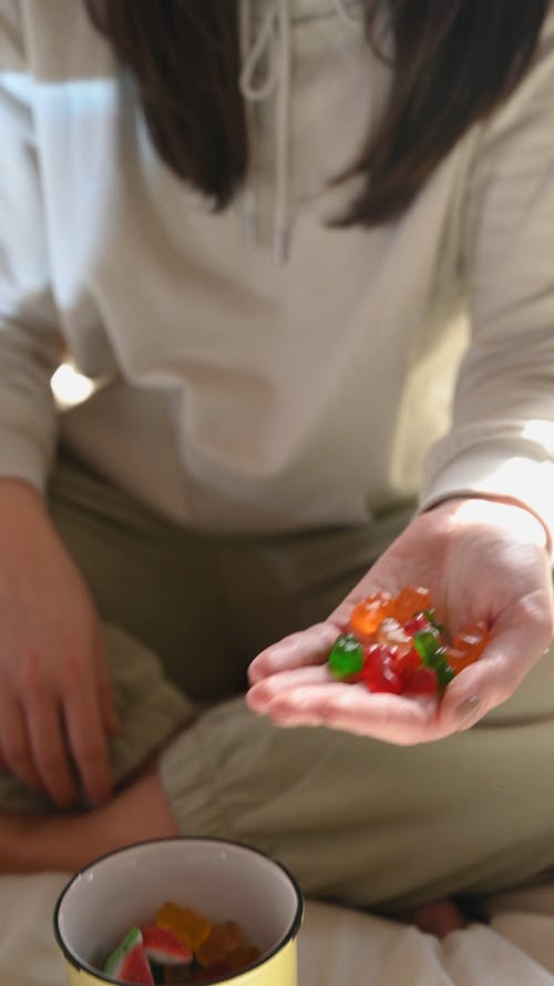 有关吃, 垂直视频, 大笑的免费素材视频