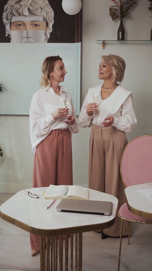 有关光鲜亮丽, 喝, 垂直视频的免费素材视频