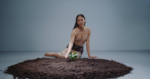 有关人, 土, 坐的免费素材视频