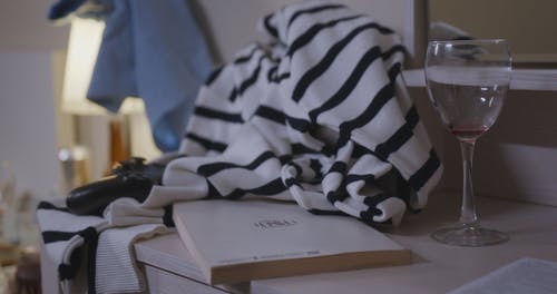 有关人, 伤心, 原声吉他的免费素材视频