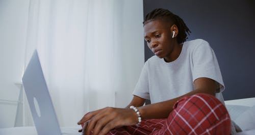 有关在家工作, 工作的, 床的免费素材视频