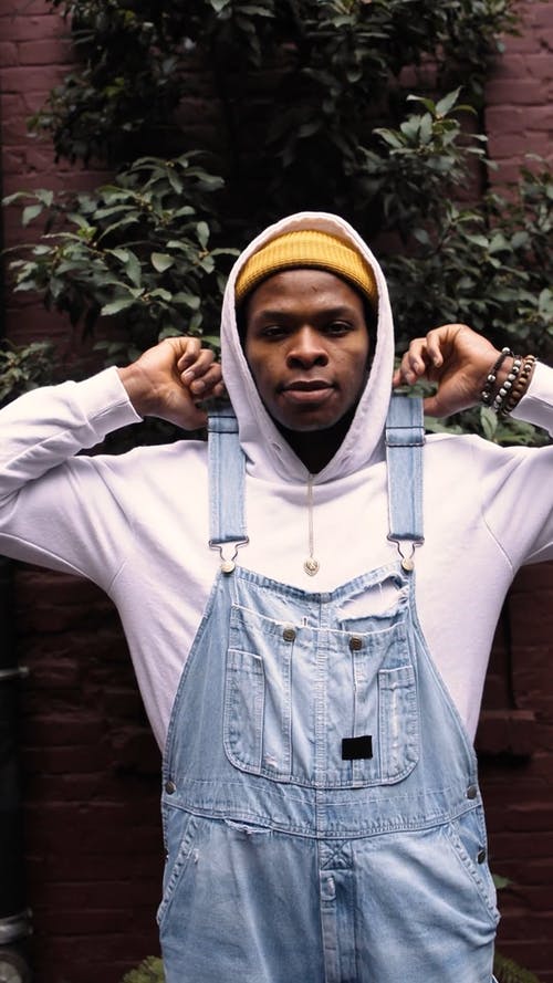 有关垂直视频, 帽子, 拍照片的免费素材视频