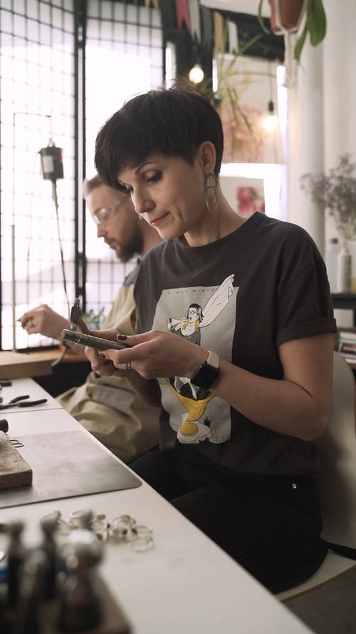 有关垂直视频, 女人, 专注的免费素材视频