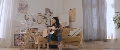 有关3C用品, 人, 低角度拍摄的免费素材视频