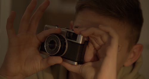 有关拍照, 拍照片, 握住的免费素材视频