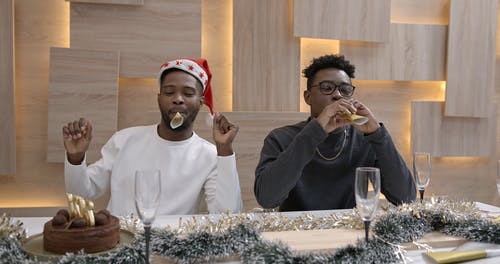 有关吹, 圣诞气氛, 坐的免费素材视频