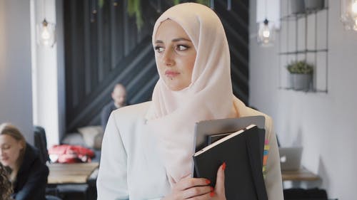 有关伊斯兰教, 围巾, 女人的免费素材视频