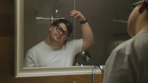 有关人, 修理, 反射的免费素材视频