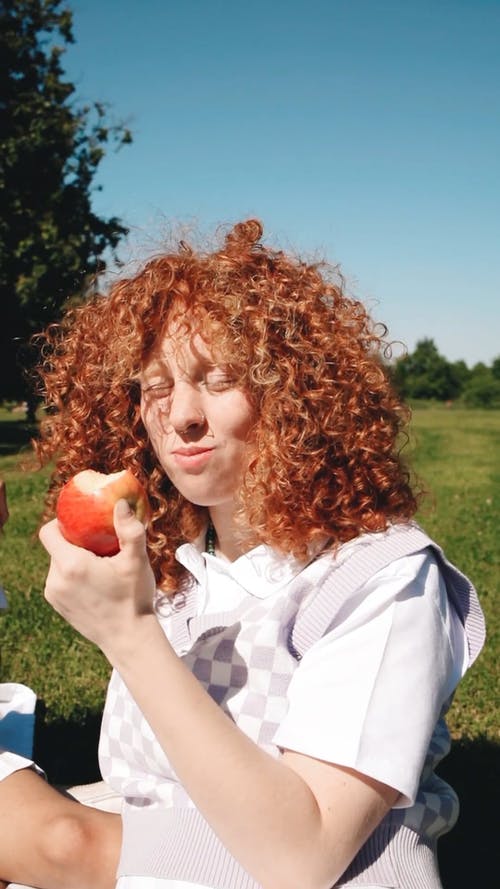 有关人, 公园, 吃的免费素材视频