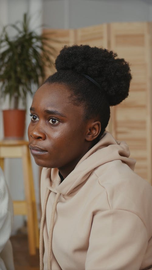 有关垂直视频, 女人, 模糊的背景的免费素材视频