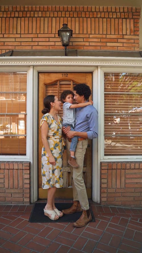 有关一对, 三, 人的免费素材视频