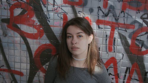 有关倚, 涂鸦, 女人的免费素材视频