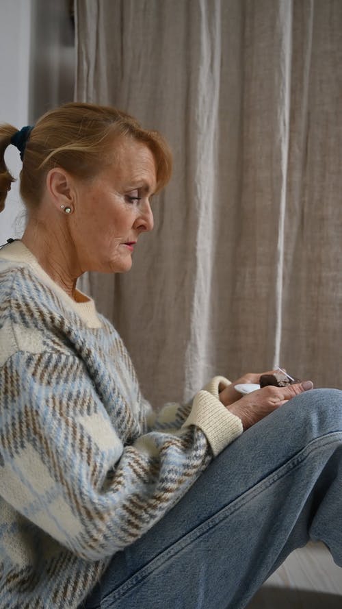 有关伤心, 哀思, 在家的免费素材视频