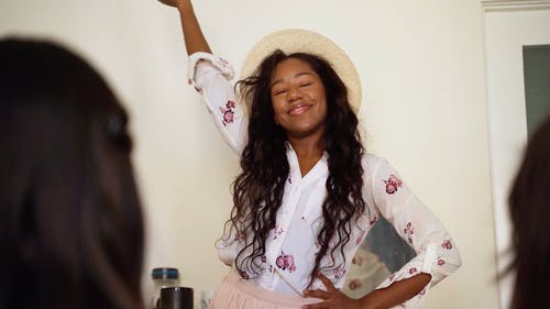 有关女人, 室内, 年轻的免费素材视频