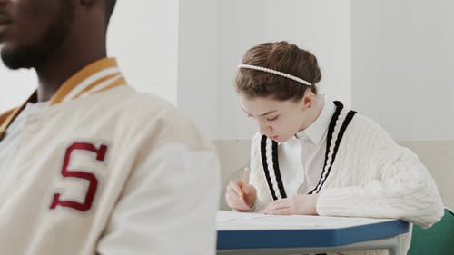 有关人, 坐, 多样化的免费素材视频