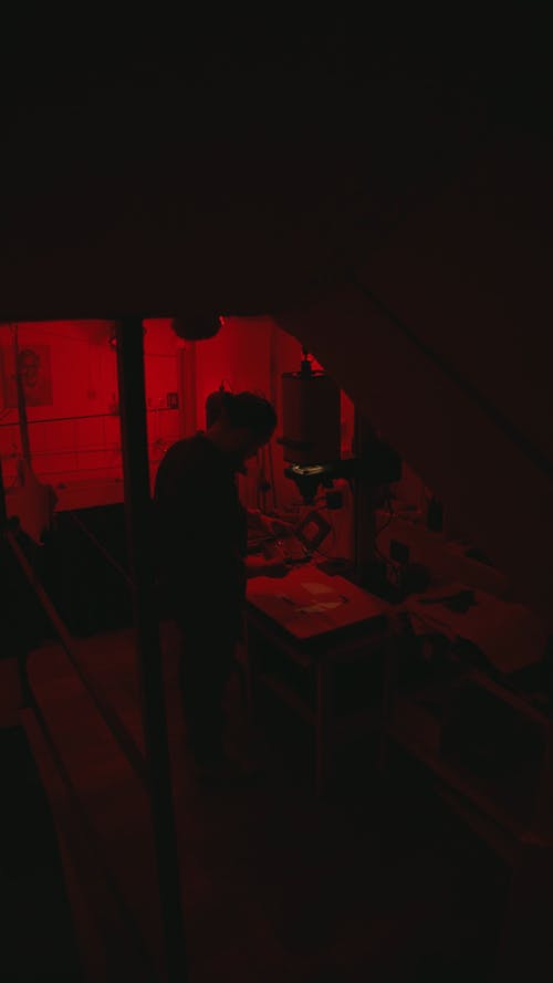 有关人, 垂直视频, 室内的免费素材视频