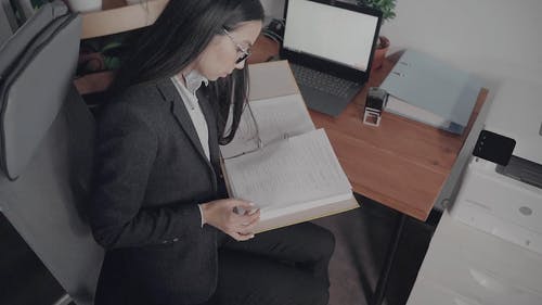 有关雇员, 女人, 室内的免费素材视频