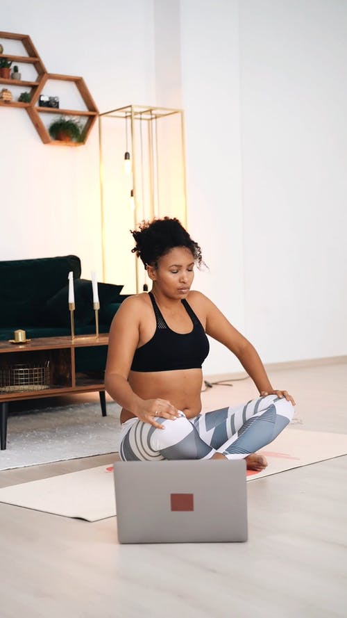 有关＃室内, 主动穿着, 伸展的免费素材视频