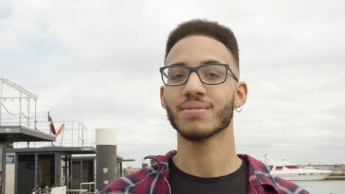 有关人, 微笑, 手势的免费素材视频