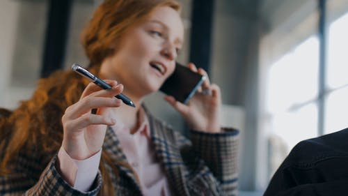 有关3C用品, 原子笔, 女人的免费素材视频