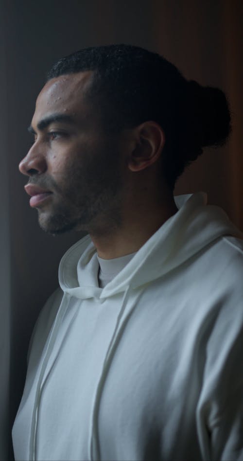 有关人, 圆发髻, 垂直视频的免费素材视频