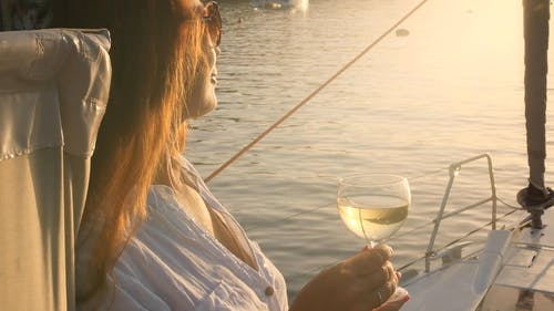 有关启动, 喝, 墨镜的免费素材视频