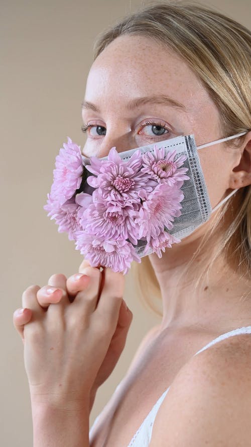 有关保护, 垂直视频, 女人的免费素材视频