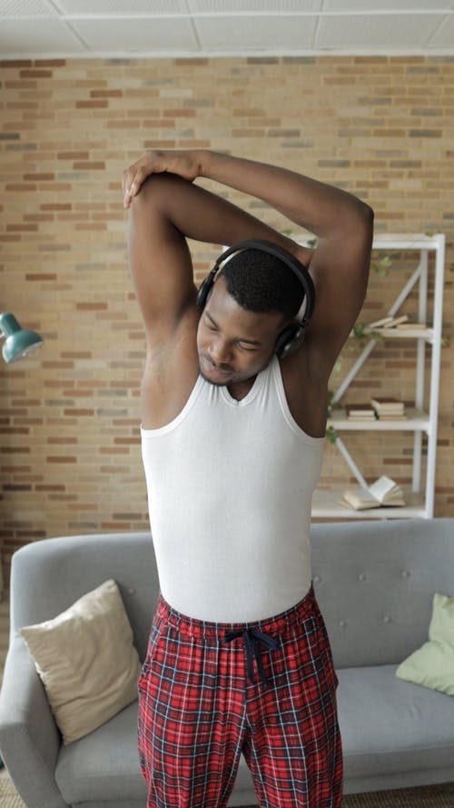 有关人, 伸展, 在家的免费素材视频