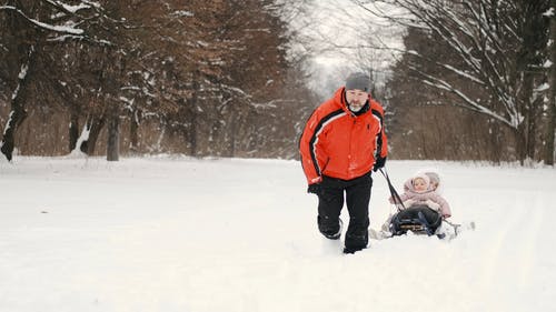 有关下雪, 下雪的天气, 人的免费素材视频