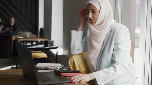 有关图书馆, 大学, 女孩的免费素材视频