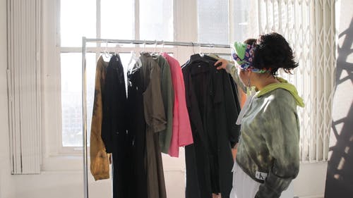 有关女人, 室内, 窗的免费素材视频